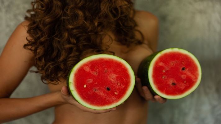 Cover image for 5 Reasons to Get Breast Implant in the Fall