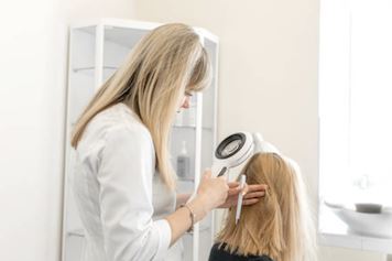Vergleich von FUE und DHI Haartransplantationsverfahren
