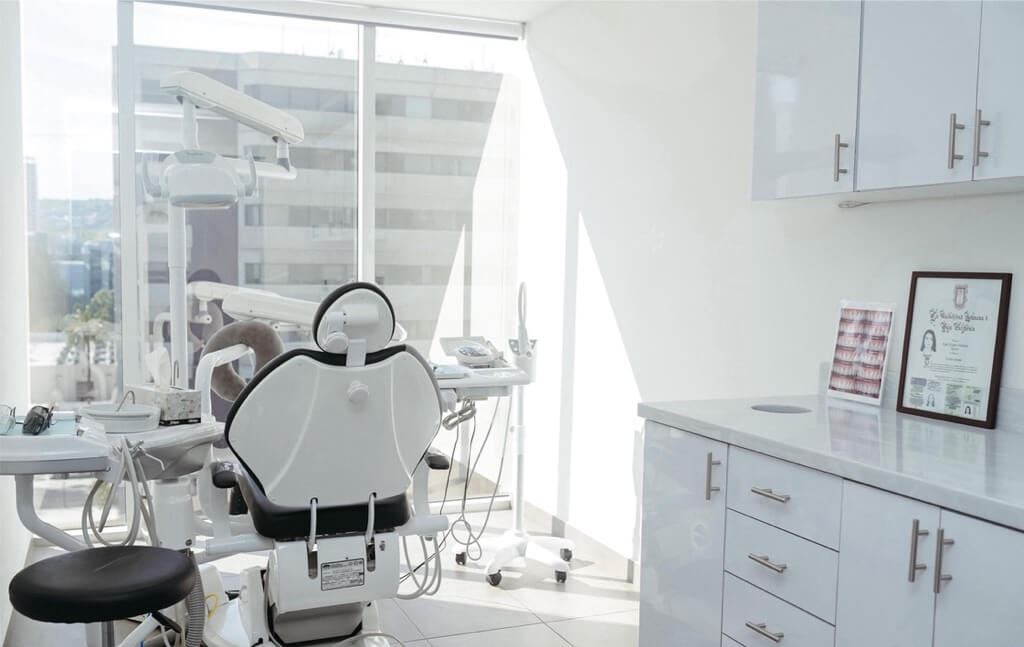 Dr. Implant Dentist